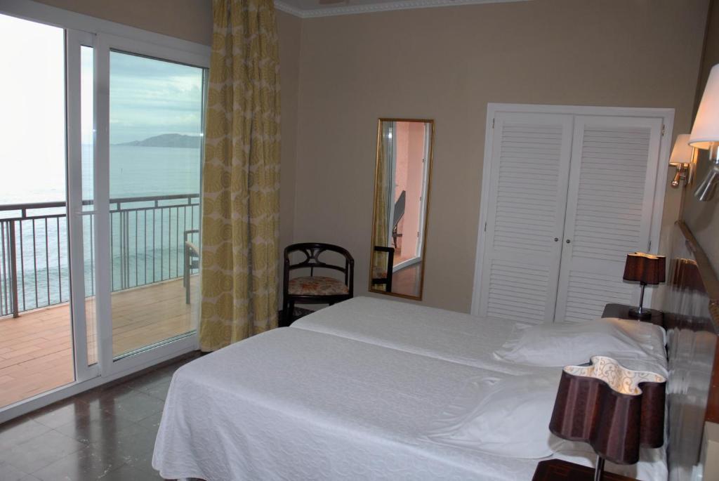 Hotel Grifeu Llanca Luaran gambar