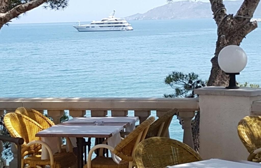 Hotel Grifeu Llanca Luaran gambar