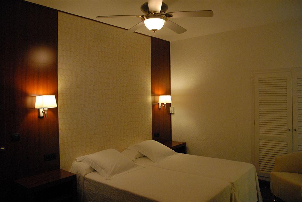 Hotel Grifeu Llanca Luaran gambar